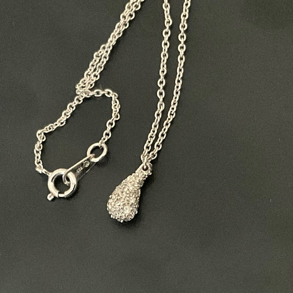 Brand New tear shape pendant with 925 necklace - Picture 3 of 3